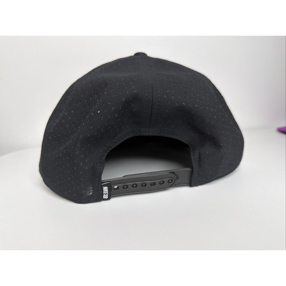 Nike SB Pro Dri-Fit Perforated SnapBack Black Hat - Picture 4 of 11